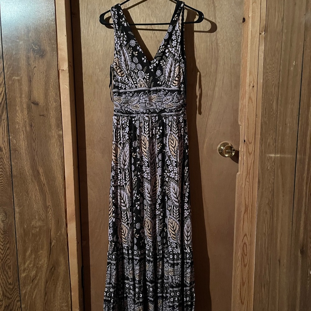 Maeve Black and White Sleeveless V-Neck Maxi Dress